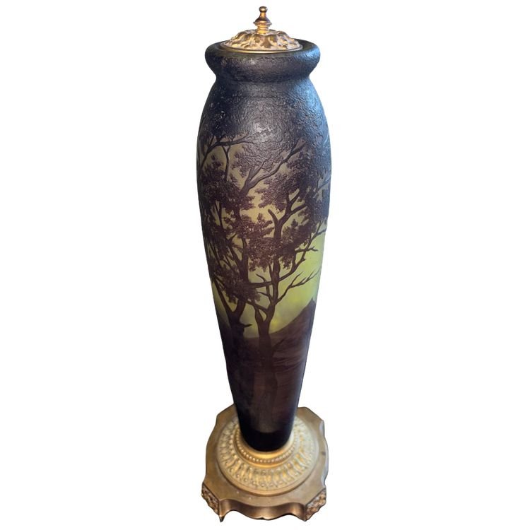 Richard (1900). Large Art Nouveau Night Light In Acid-etched, Double-layer Glass. Signed.
