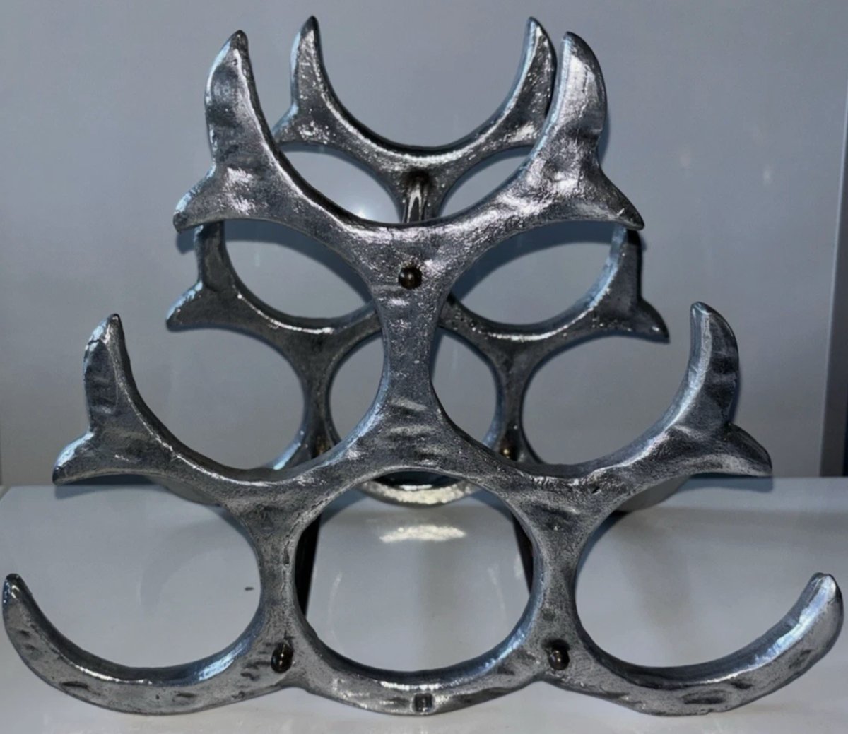 David MARSHALL Casier à bouteilles brutaliste 1970, en aluminium et laiton doré  -photo-1