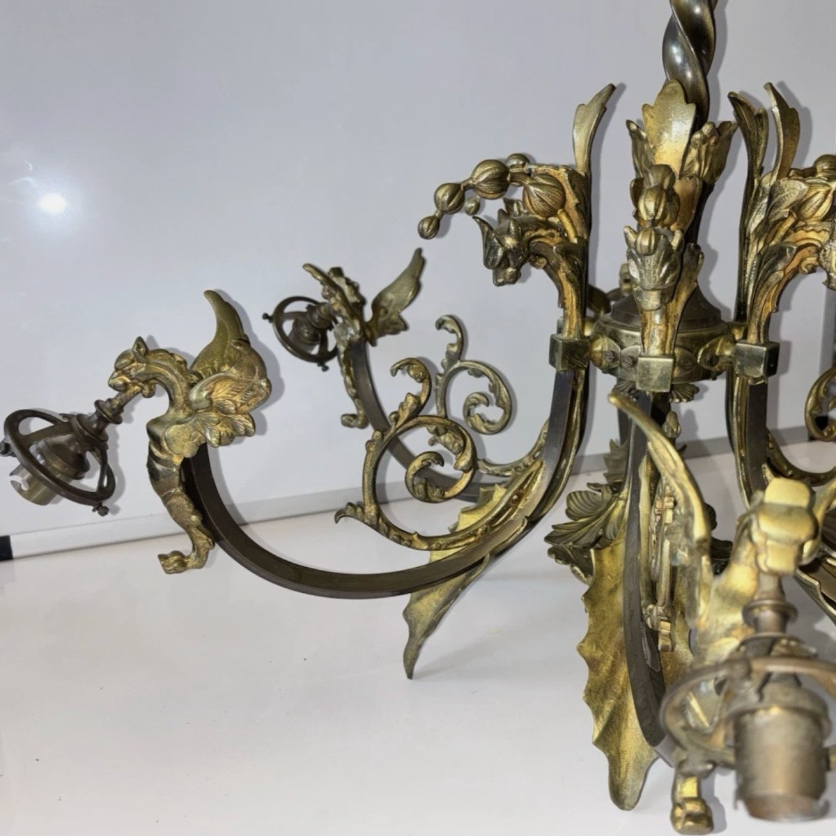 Art Deco Chandelier In Gilded Bronze With Griffin And Acanthus Leaf Motifs, 7 Lights-photo-8