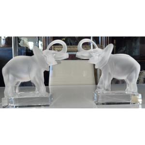 Lalique France   Paire De Serre Livres En Cristal Signés   Elephants Stylisés 