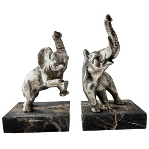 Louis FONTINELLE (1886-1964) Paire de serre-livres Art déco aux éléphants en bronze argenté