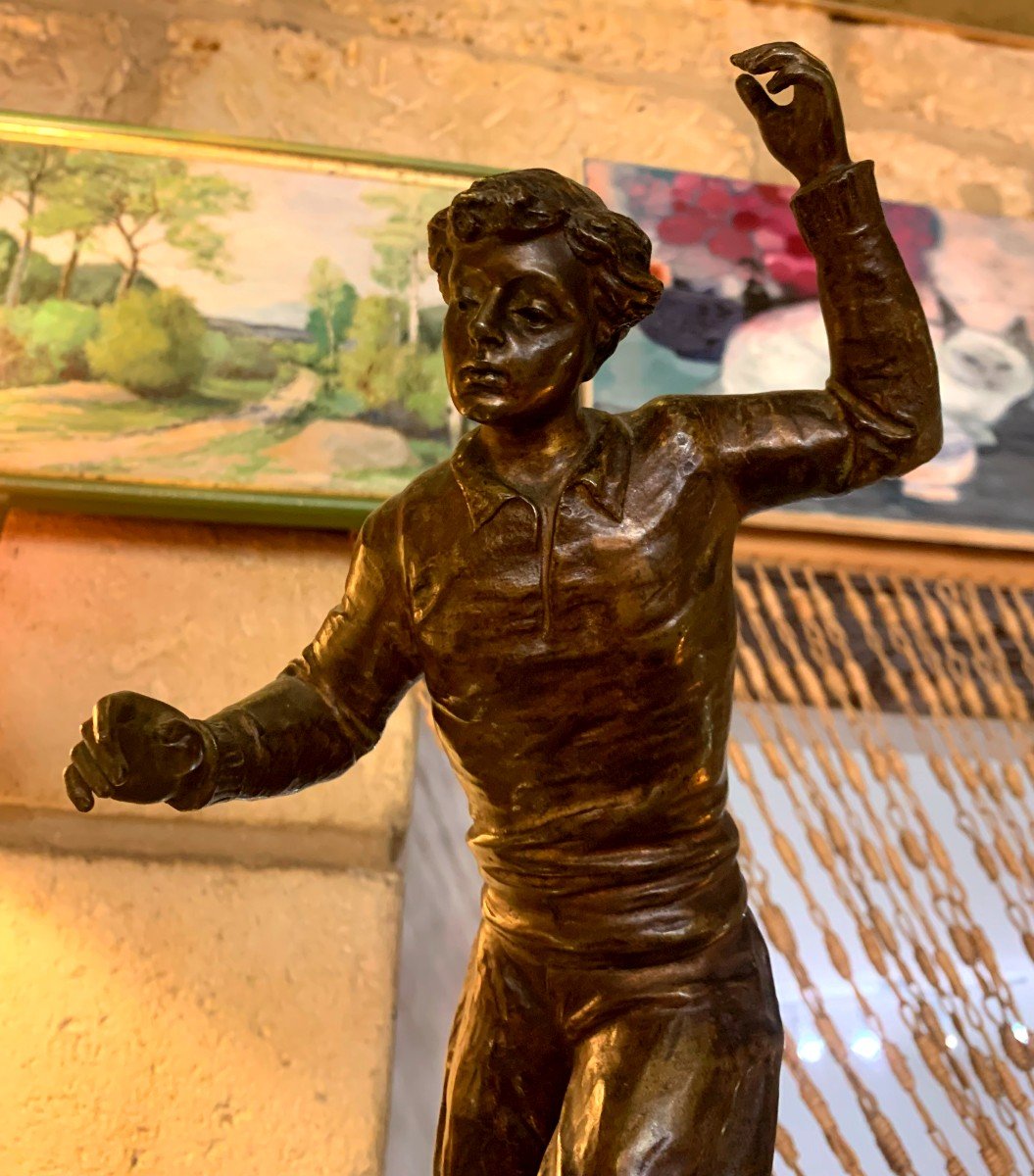 Statue En Bronze Signée G Omerth  :un Footballeur En Action-photo-1