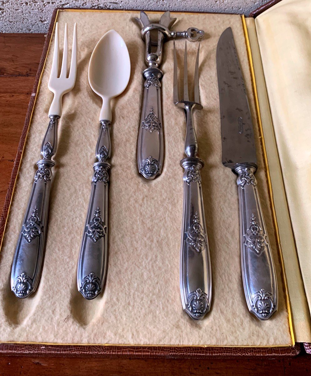 In The Same Setting, A Leg Service And A Salad Service With Silver Handles And Minerva Filling-photo-1