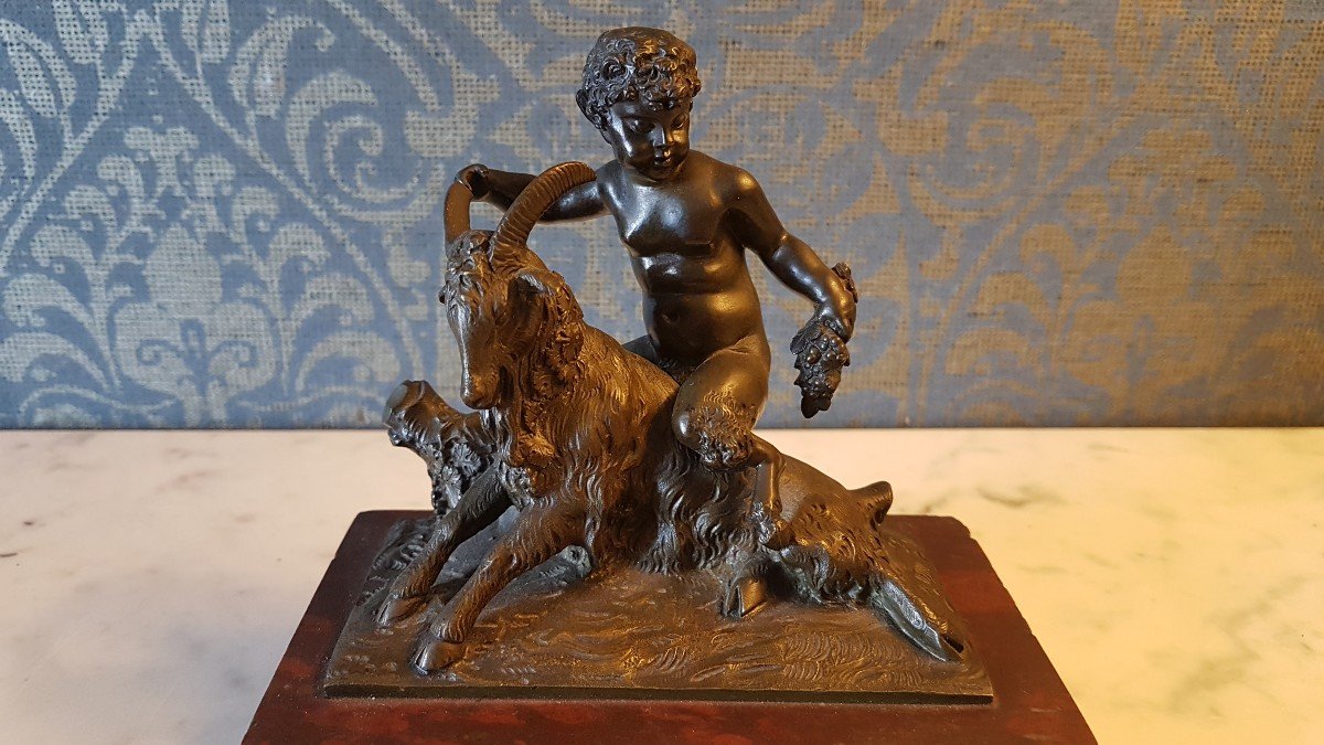 Bronze Avec Un Socle Marbre  Rouge. Representant Un Satyre Avec Un Chevre.-photo-3