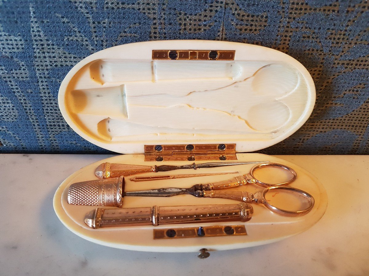 Kit De Couture  En Or Napoleon III 
