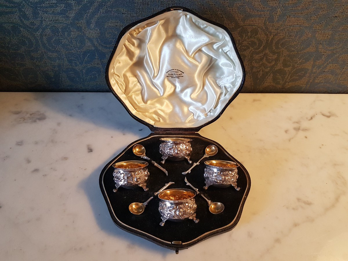 Ensemble De  Quatre Salieres Et Quatre Cuilleres En Argent.  1889.