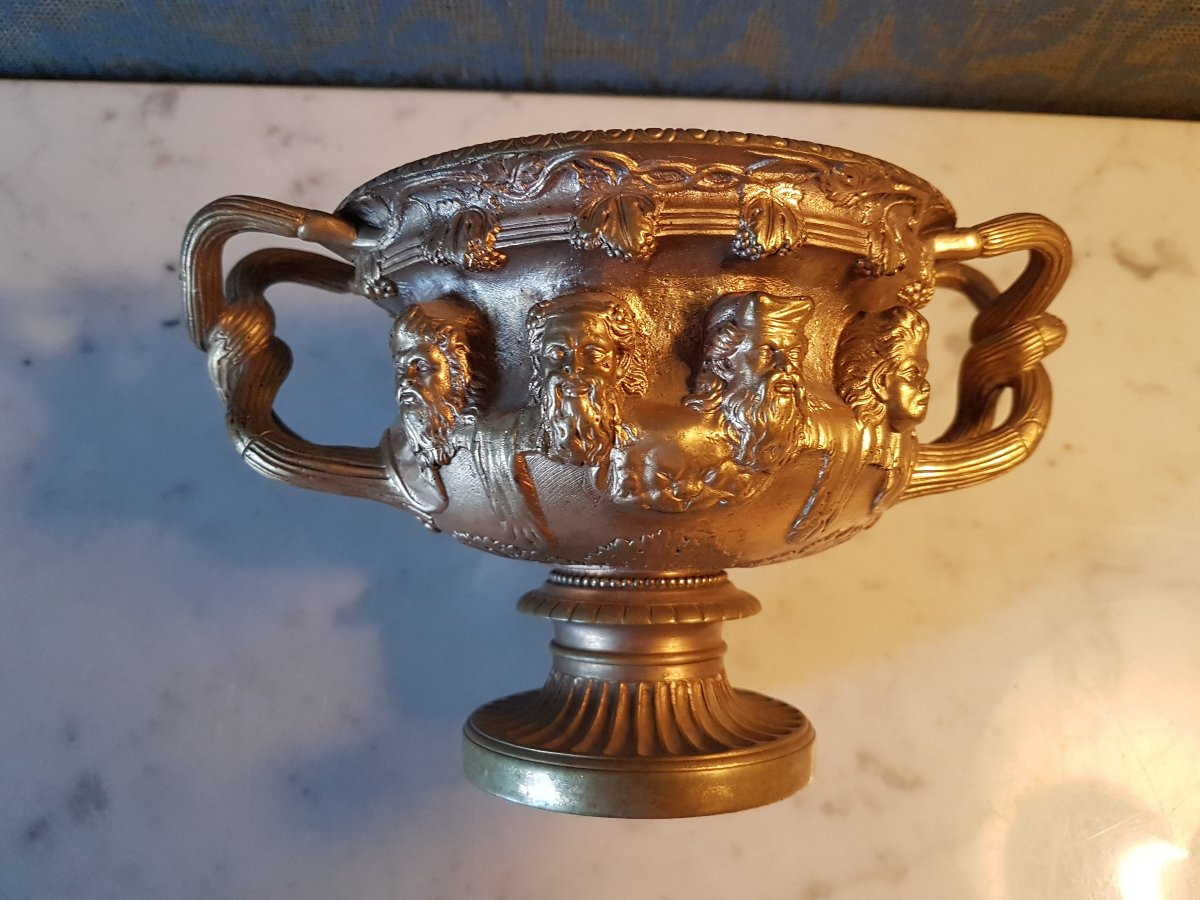 Vase En Bronze Doré Avec 8 Different Te'tes.  19eme. -photo-5