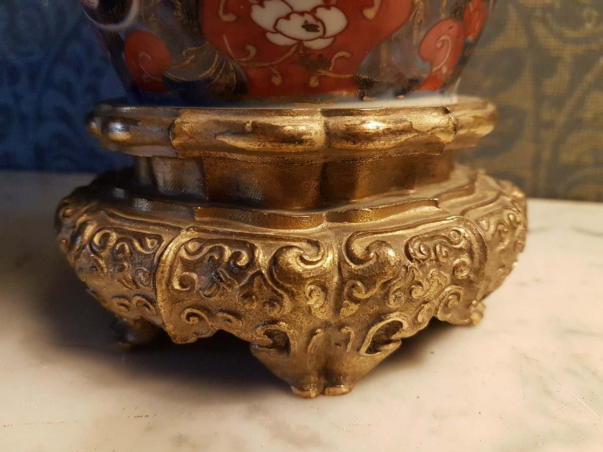 Pair Of Imari Vases (japan) With Bronze-gilt Bases And Garlands. 19th Century. -photo-3