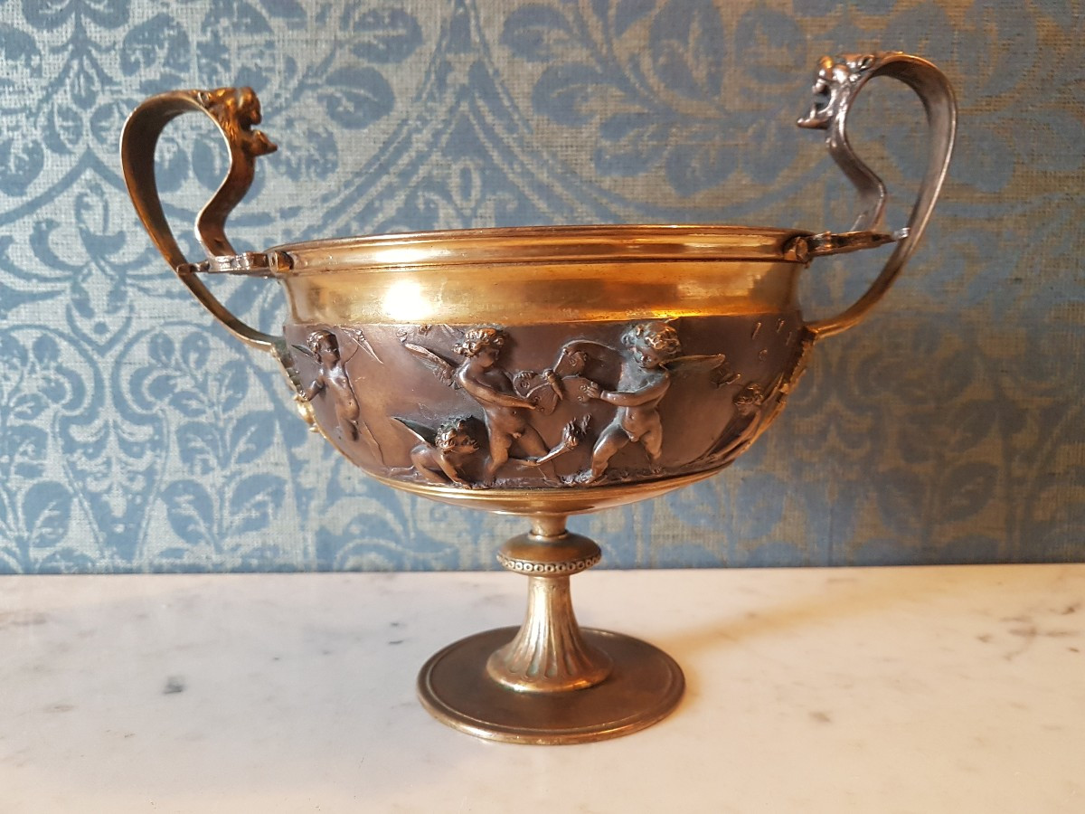 Bronze Tazza. Decorated With Putti's Relief. 19th Century 