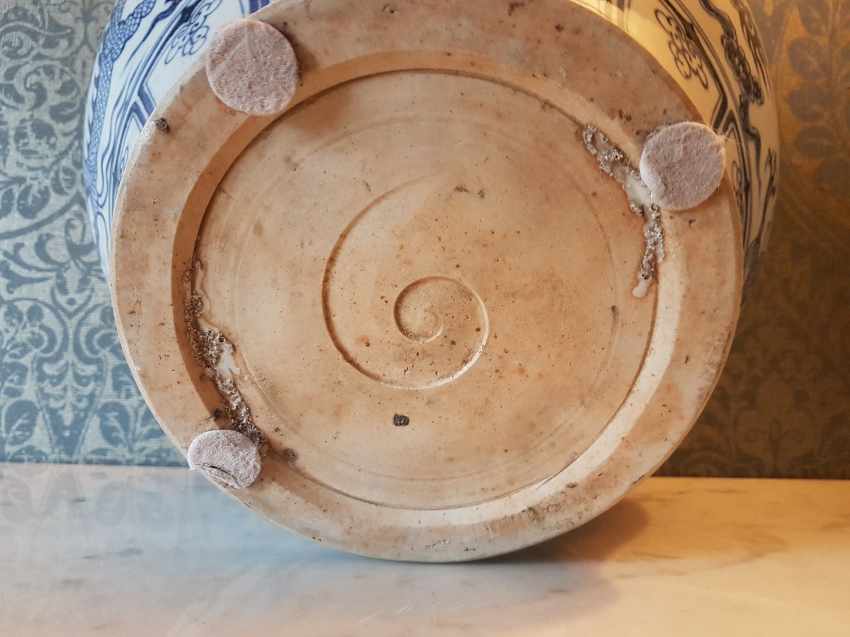 Porcelain Planter. China, 20th Century. -photo-3