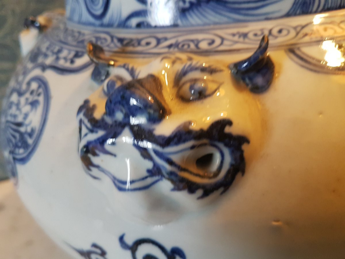 Porcelain Planter. China, 20th Century. -photo-4