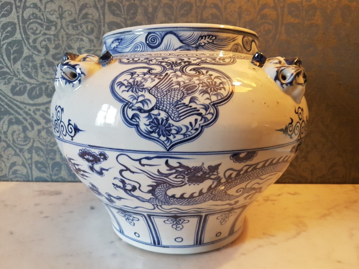 Porcelain Planter. China, 20th Century. 