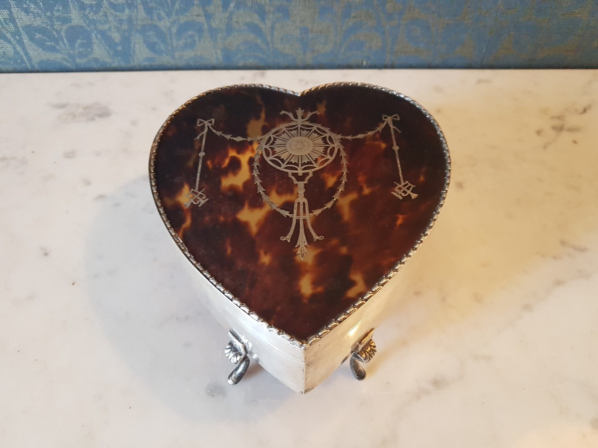 Silver Heart-shaped Box With Turtle.  Mappin And Webb. London. 1910.