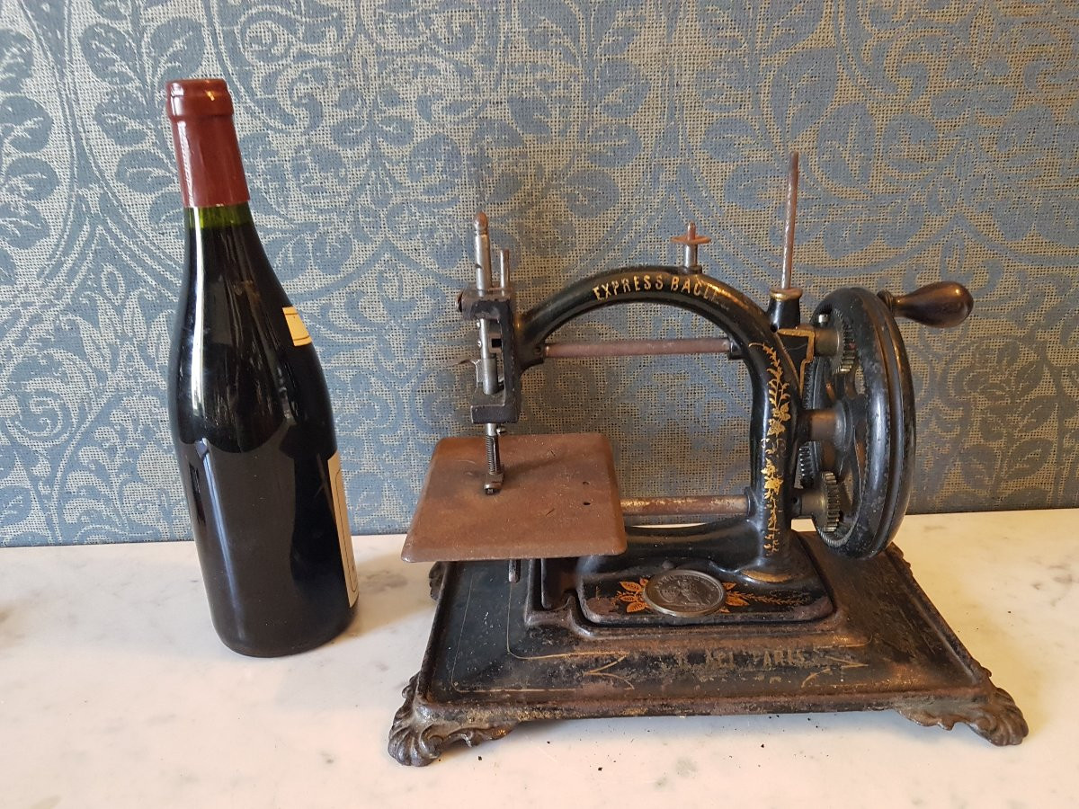 Children's Sewing Machine. Early 20th Century.-photo-2