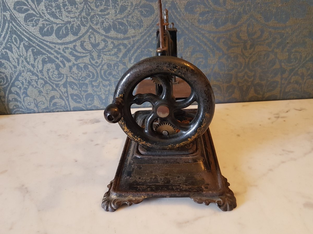 Children's Sewing Machine. Early 20th Century.-photo-3