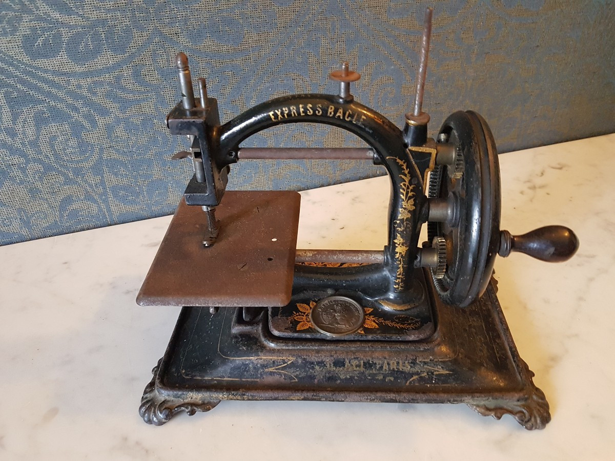 Children's Sewing Machine. Early 20th Century.