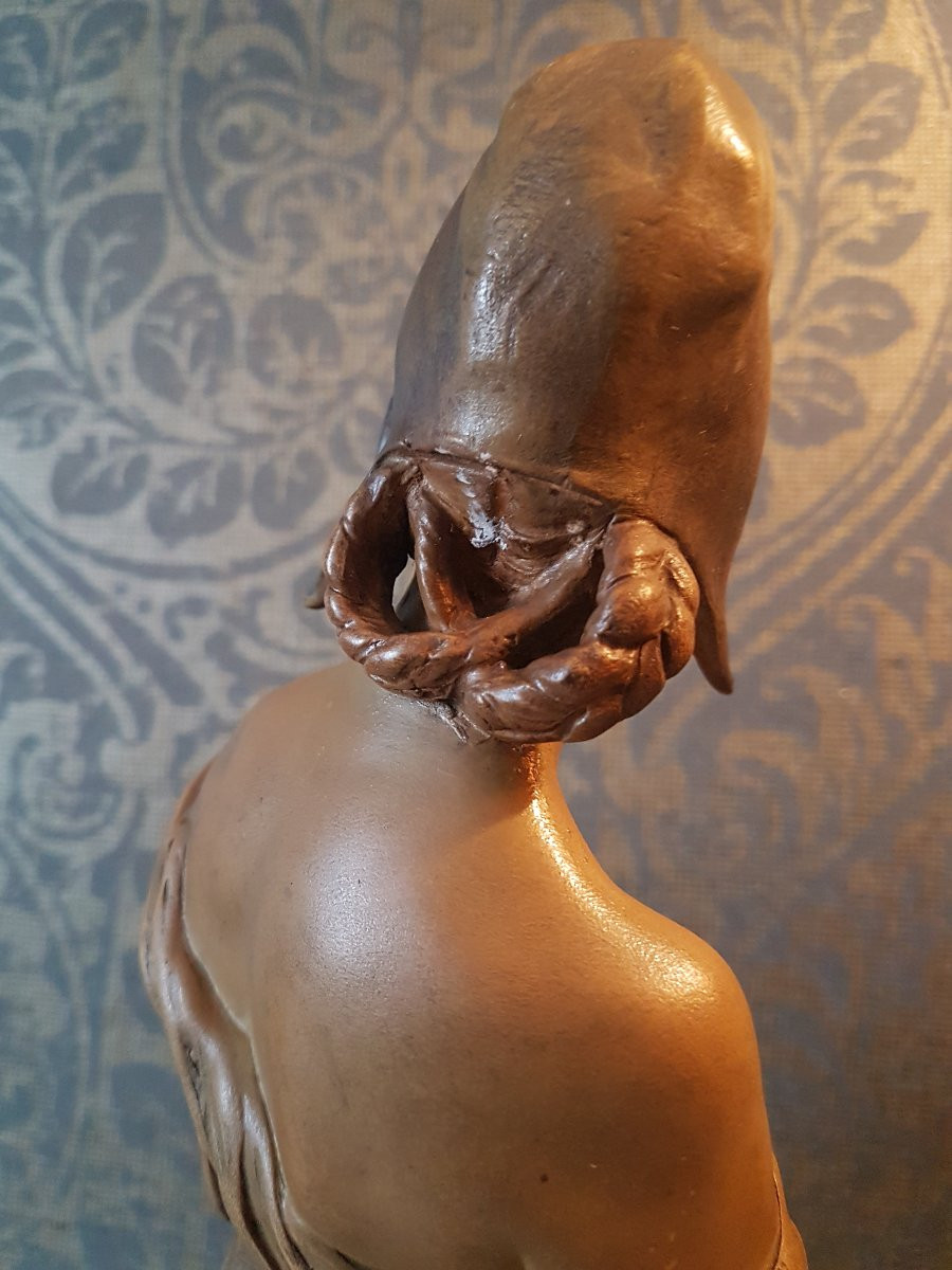 Sculpture en Terre- cuite. "Jeune  femme ".  Fondeur:  Goldscheider.  19eme. -photo-1