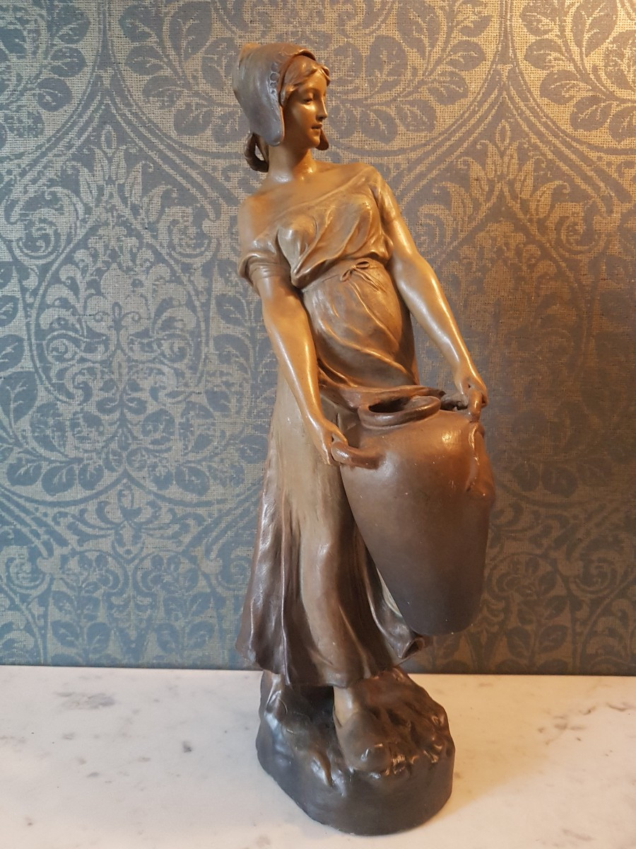 Sculpture en Terre- cuite. "Jeune  femme ".  Fondeur:  Goldscheider.  19eme. 