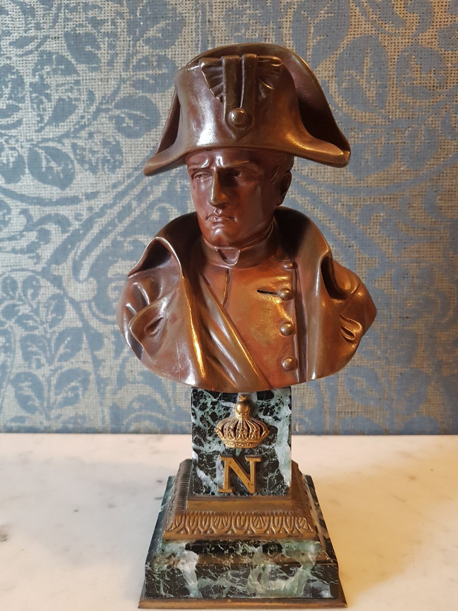 Sculpture en bronze representant  Napoleon par Emile  Pinedo.