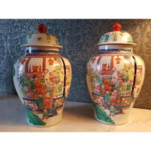 Pair Chinese Vases. 20th Century.