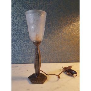 Lampe Art- Deco En Verre Et  Metal. Signe  Lorrain Nancy France. 