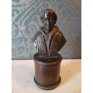 Sculpture en bronze representant un Pape. France 19- eme. 