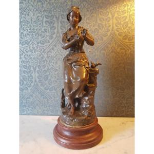 Sculpture en  regule  par G. Levi. Titre : " L e Devouement".