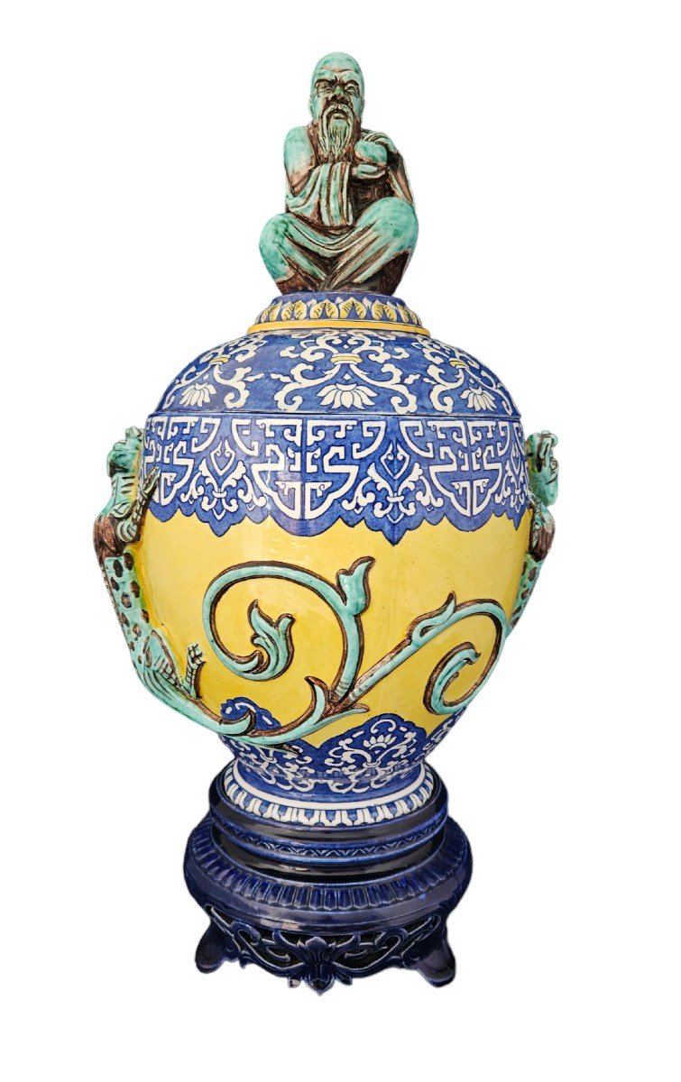 Gien,  urne couverte sur socle en faïence 1860 / 1871