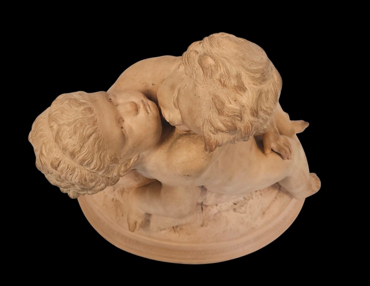 Groupe, sculpture en terre cuite d'après Berteault " Le baiser " fin 19 ème -photo-1