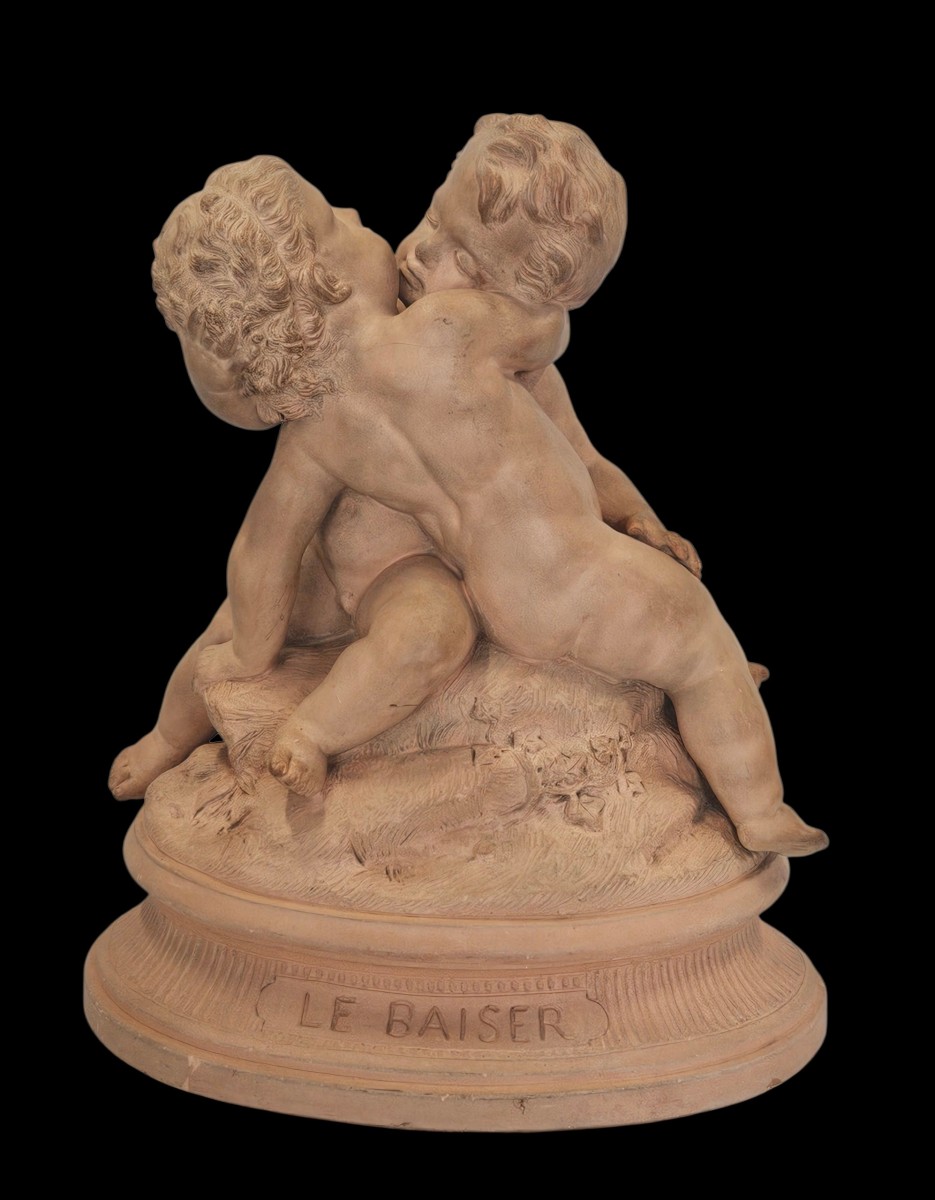 Groupe, sculpture en terre cuite d'après Berteault " Le baiser " fin 19 ème 