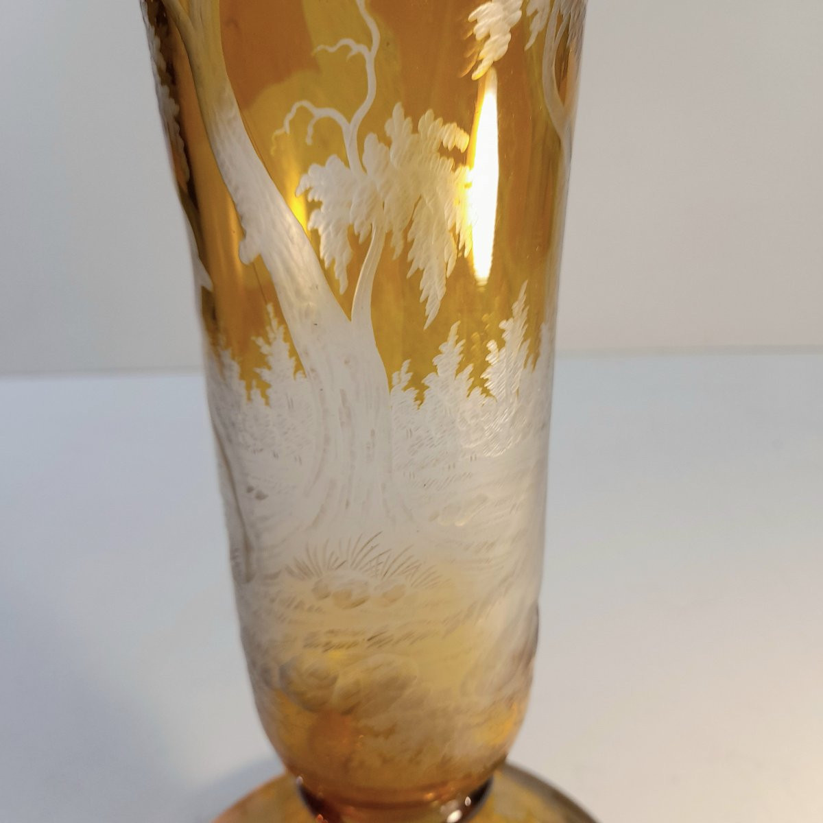 Grand vase tulipe en cristal de Bohême à décor tournant de sous bois et cerf-photo-7