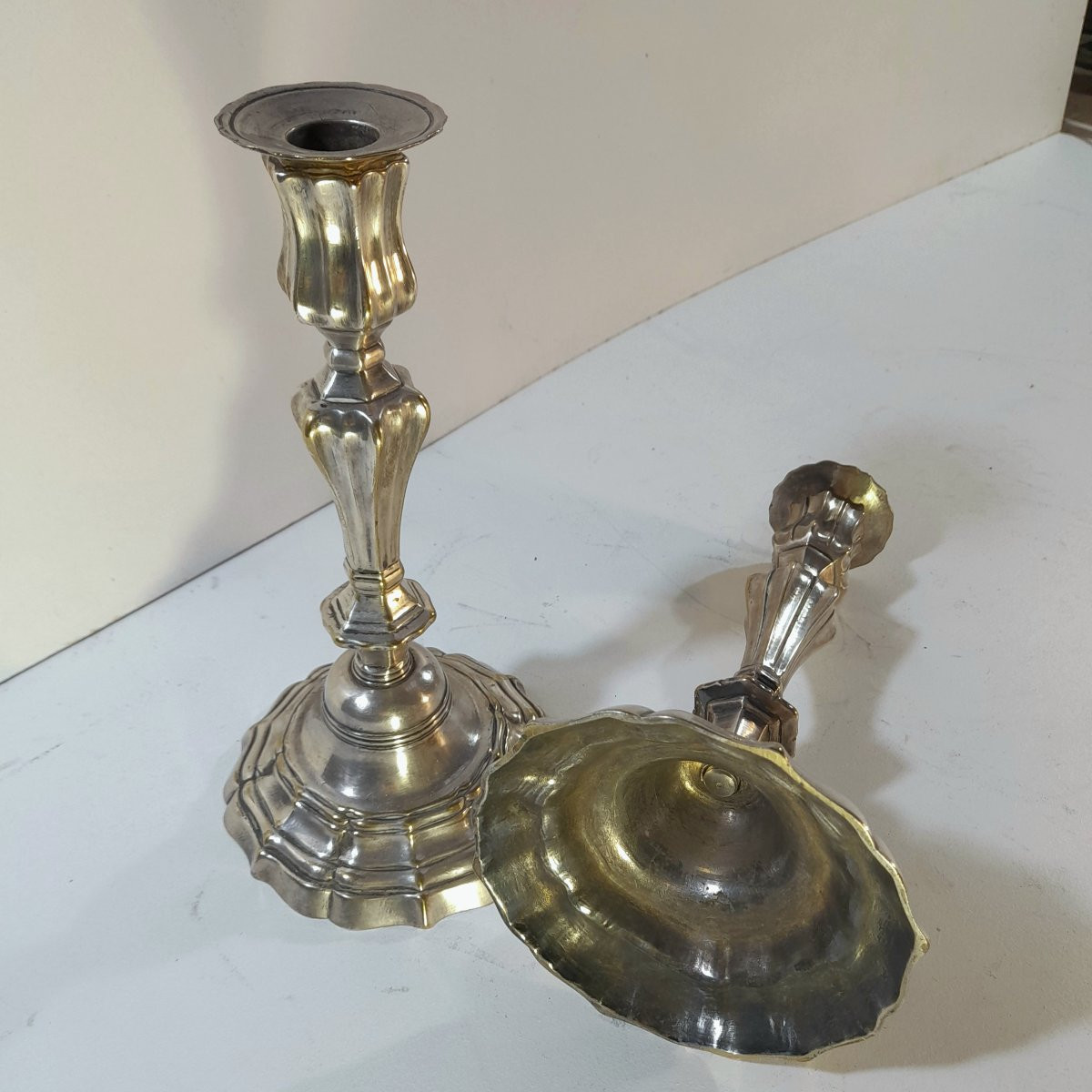 Paire de bougeoir Louis XIV en bronze argenté. -photo-3