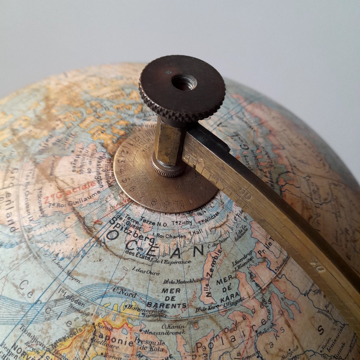 Globe terrestre de J.Forest géographe échelle 1/40.000.000-photo-1