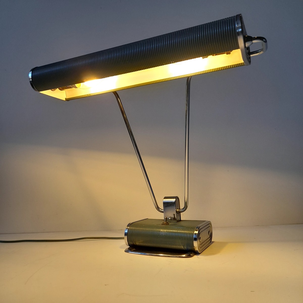 Lampe de bureau éditée par Jumo modèle N71 DE EILEEN GRAY