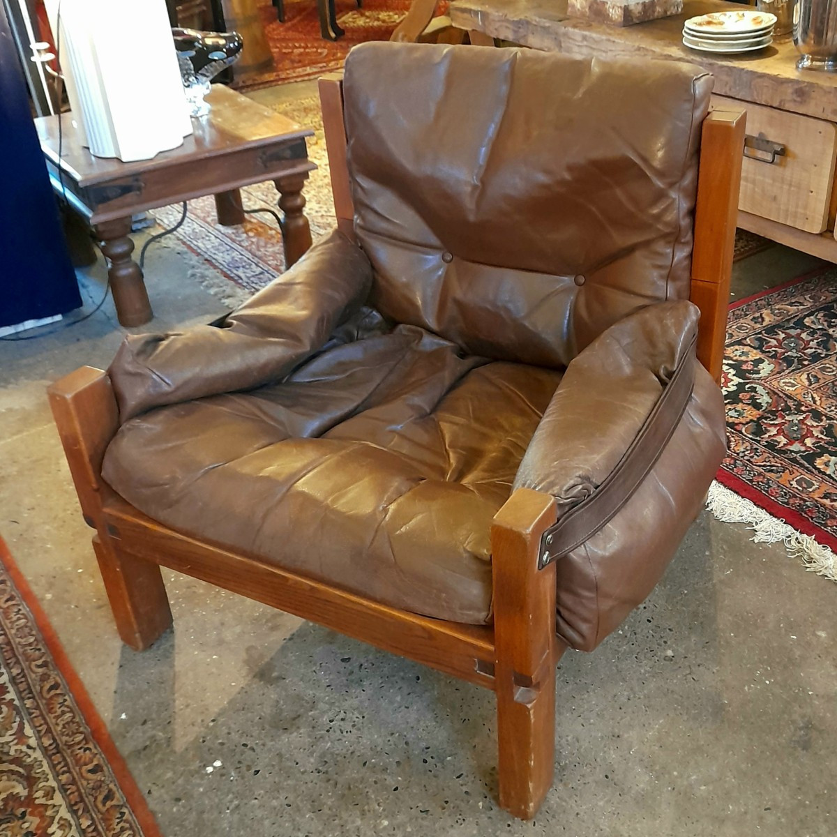 Fauteuil S15 de Pierre Chapo modèle des années 60 en cuir et bois d’orme 