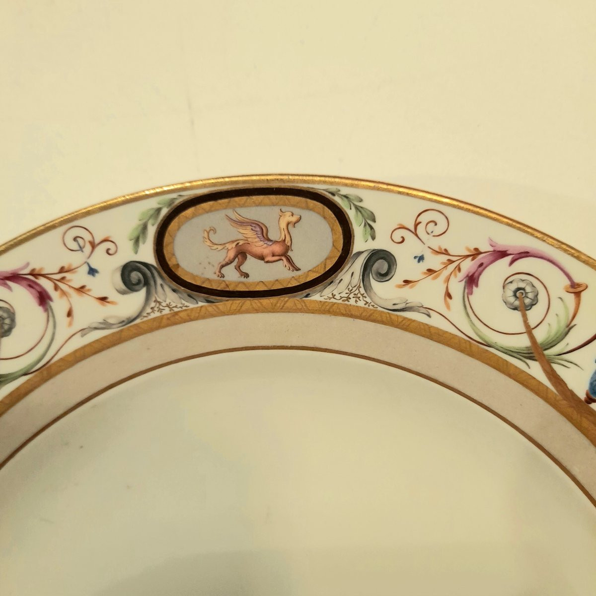 Assiette en porcelaine de la manufacture impériale de Vienne fin 18ème -photo-3