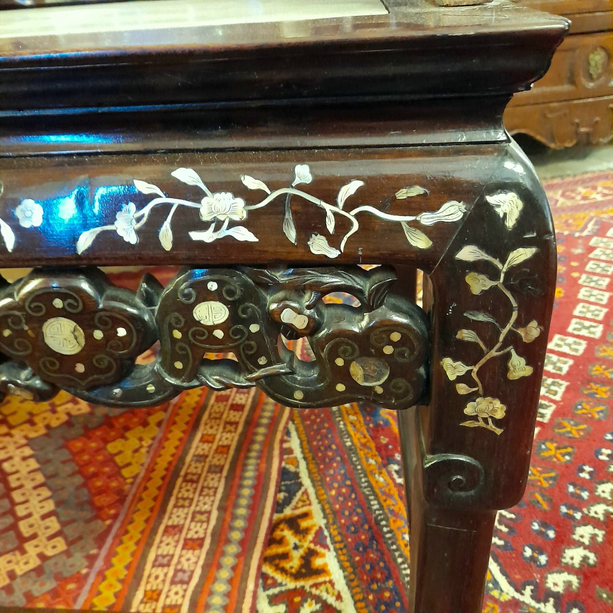 Paire de fauteuils de dignitaire vietnamien fin 19ème incrusté de nacre-photo-1