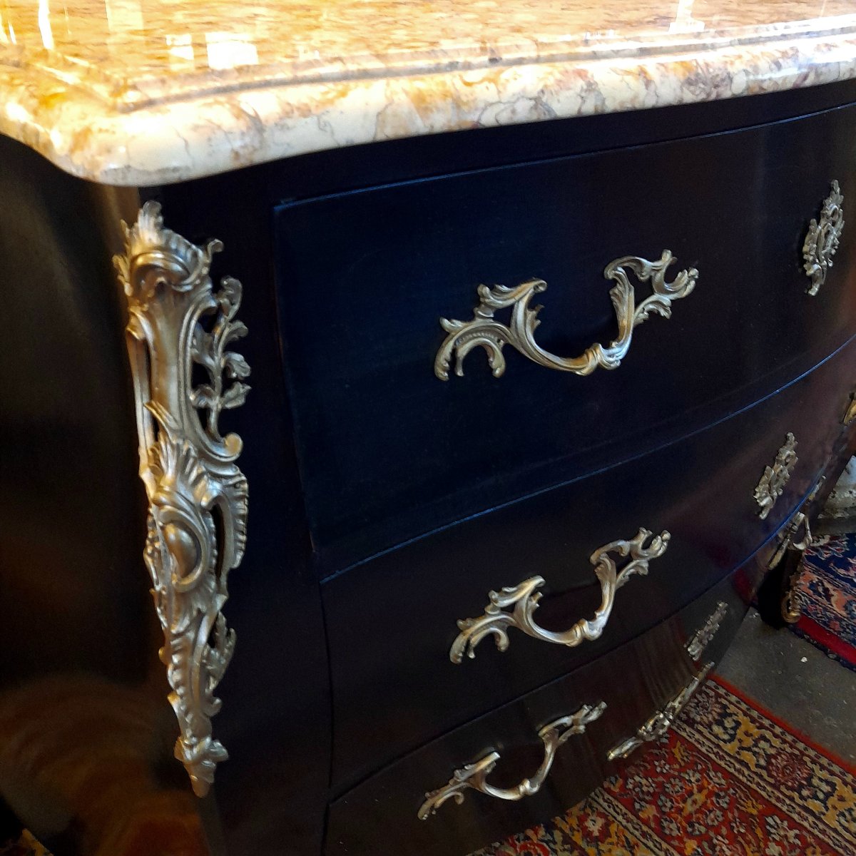 Curved Louis XV-style Chest Of Drawers In Black Lacquer -photo-2