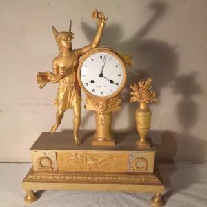 Pendule angelot en bronze doré début 19ème mouvement à fil H 47 cm