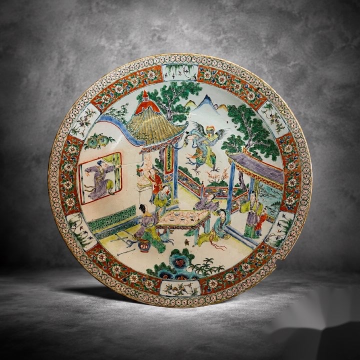 Grand plat en porcelaine de Canton - Chine - XIXᵉ siècle