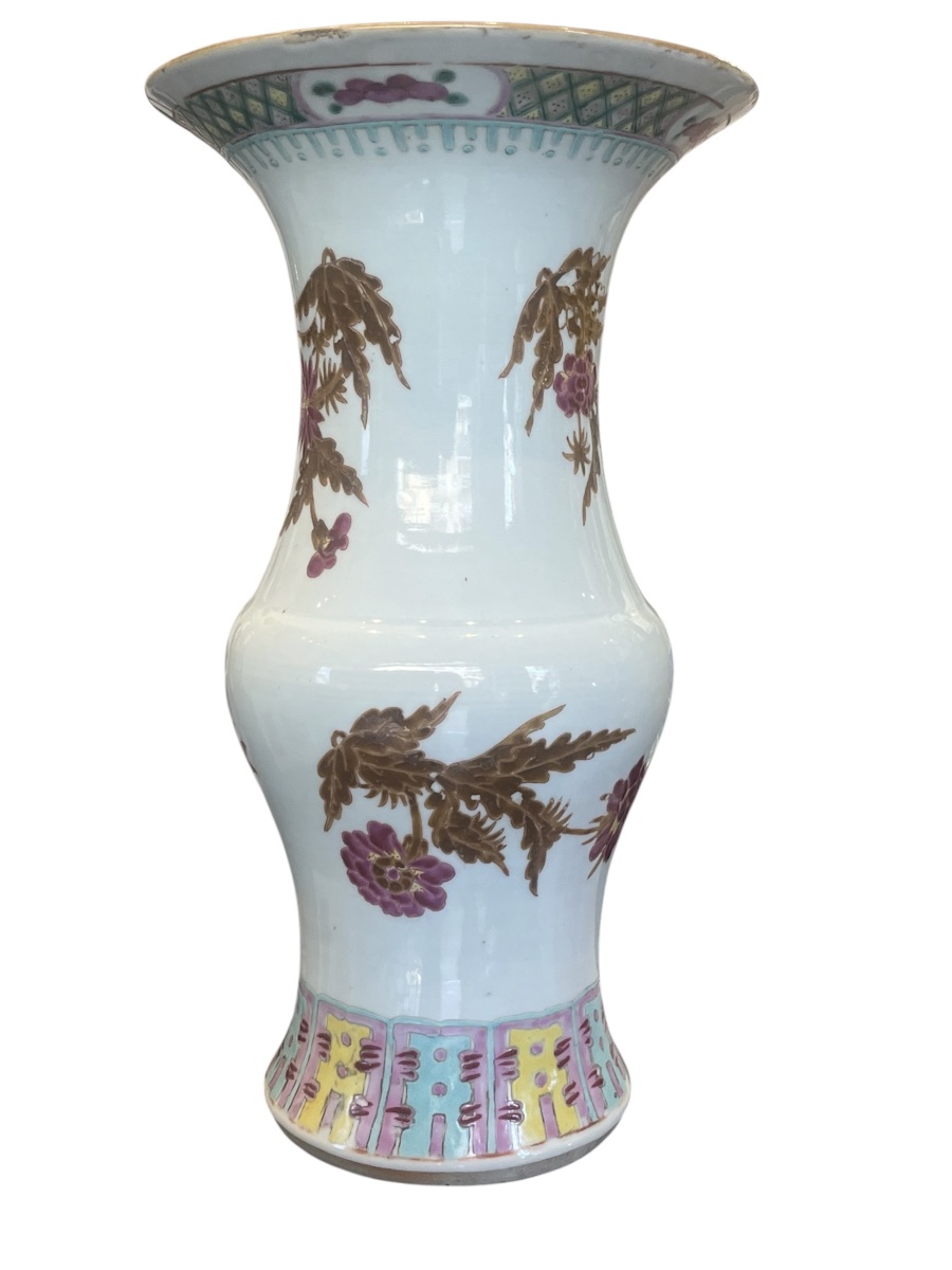 vase chinois en porcelaine – Décor floral polychrome sur fond blanc – Fin XIXe-photo-3