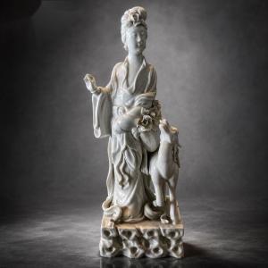 Guanyin Statuette - Dehua, China - 20th Century