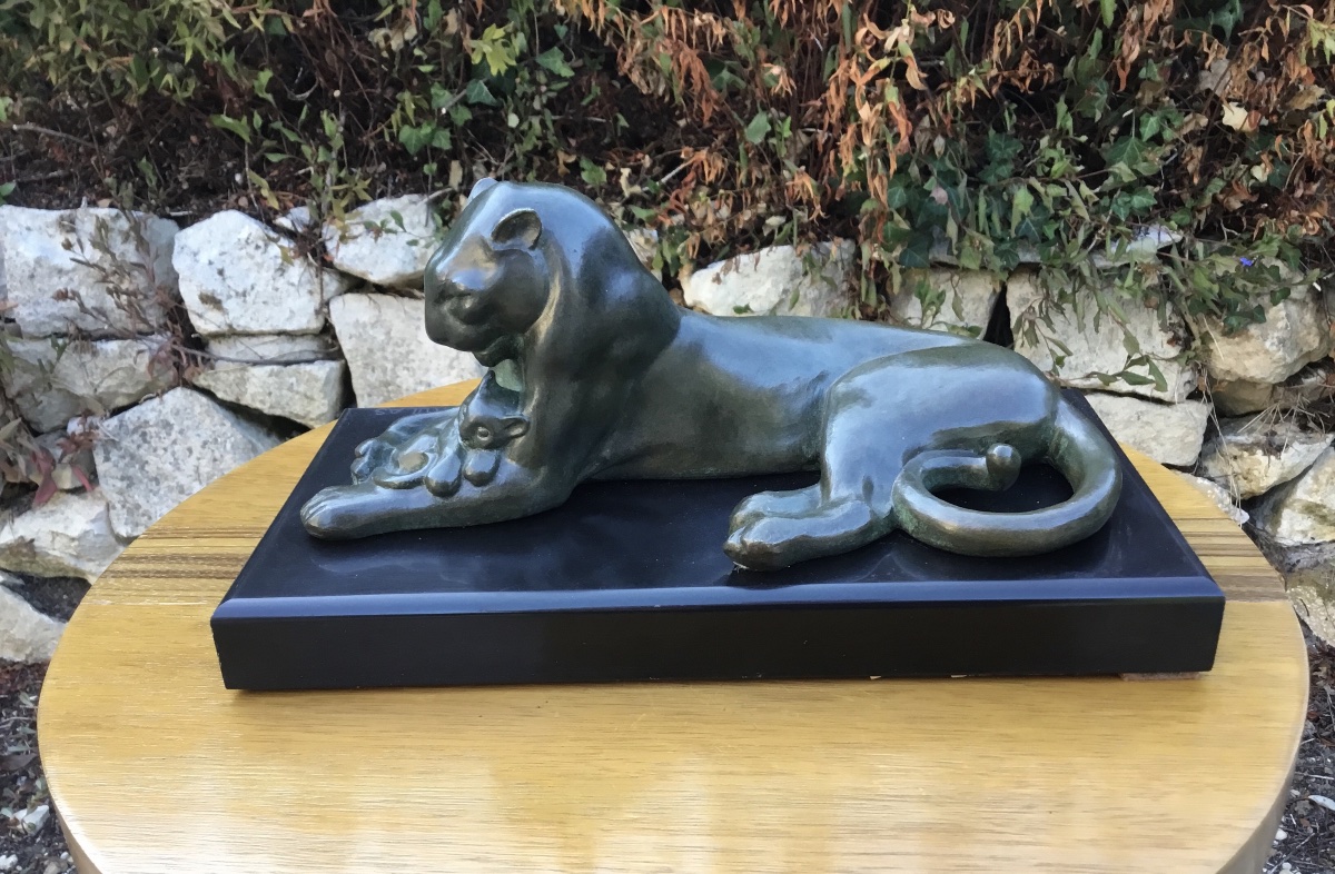 Bronze Sculpture Of A Lioness And Her Cub-photo-3