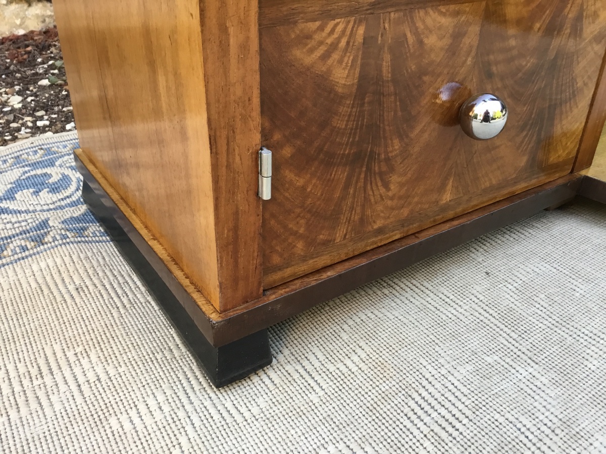 Asymmetrical Art Deco Bar Made Of Walnut-photo-8