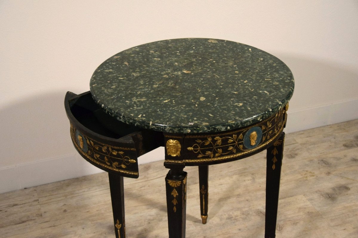 18th Century, Italian Neoclassical Carved And Lacquered Wood Coffee Table-photo-7