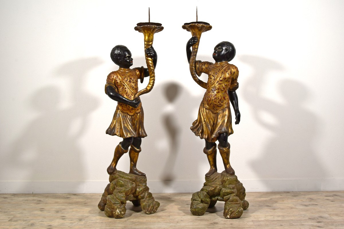 Paire de maures Porte Torchère en bois sculpté, laqué et doré, Sicile, XIXe siècle