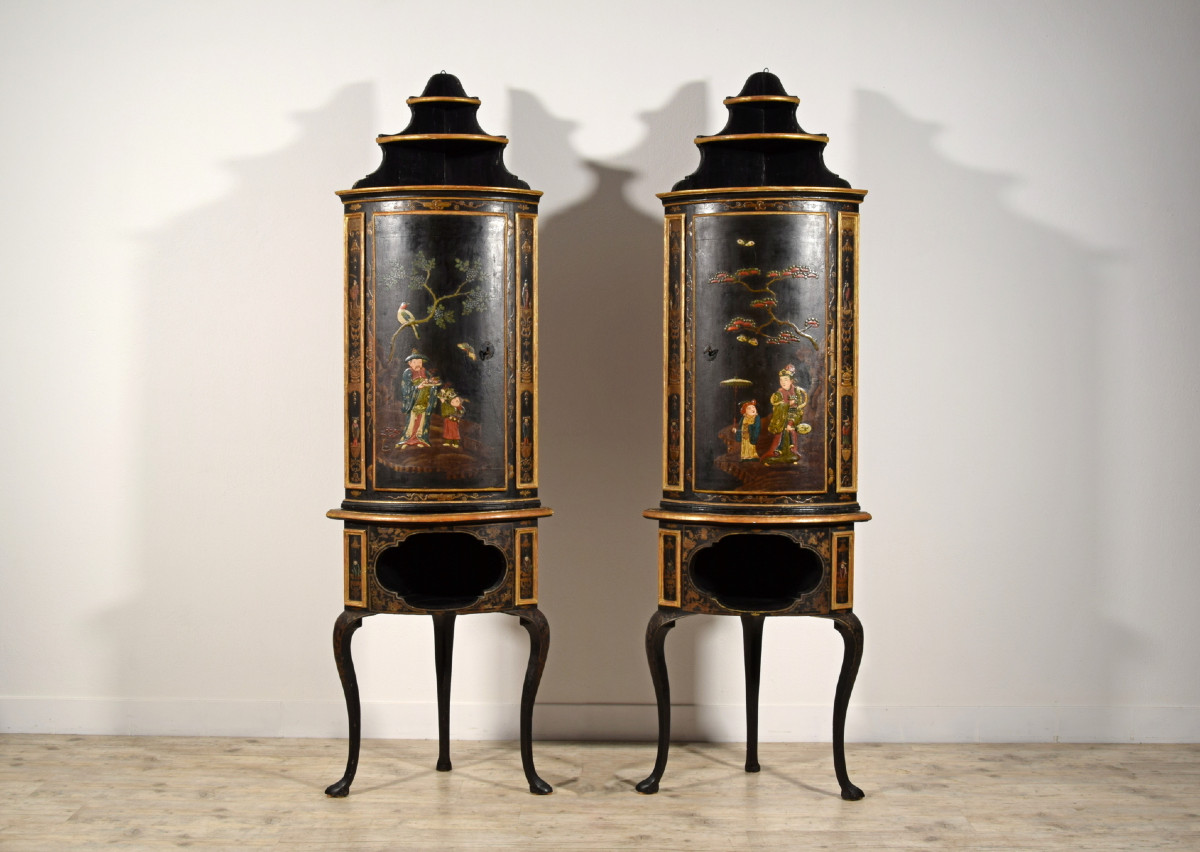 18th Century, Pair Of Italian Rococo Chinoiserie Lacquered Wood Corner Cabinets -photo-3