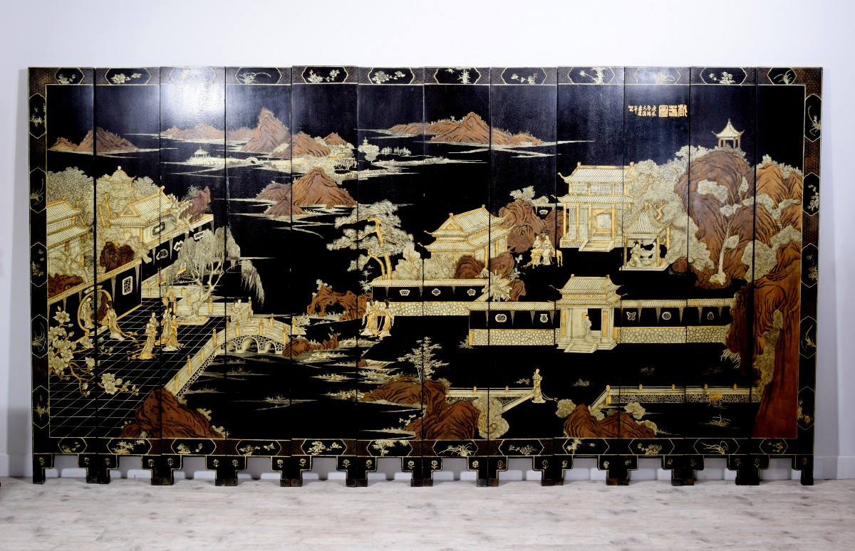 19th Century, Chinese Twelve-panel Screen In Black Lacquered Wood And Gilt Decoration