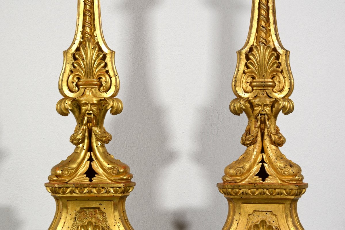 18th Century, Pair Of Neoclassical Italian Carved And Gilt Wood Candlesticks-photo-2