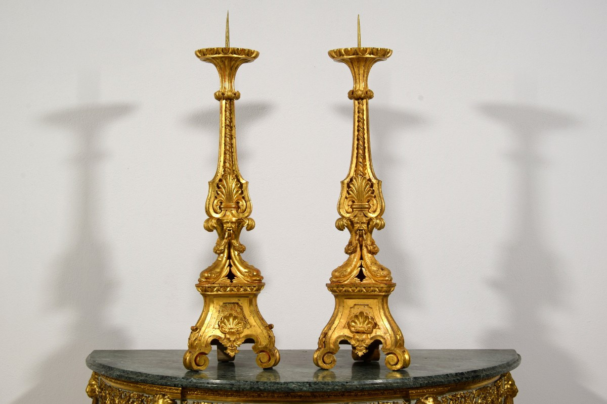 18th Century, Pair Of Neoclassical Italian Carved And Gilt Wood Candlesticks
